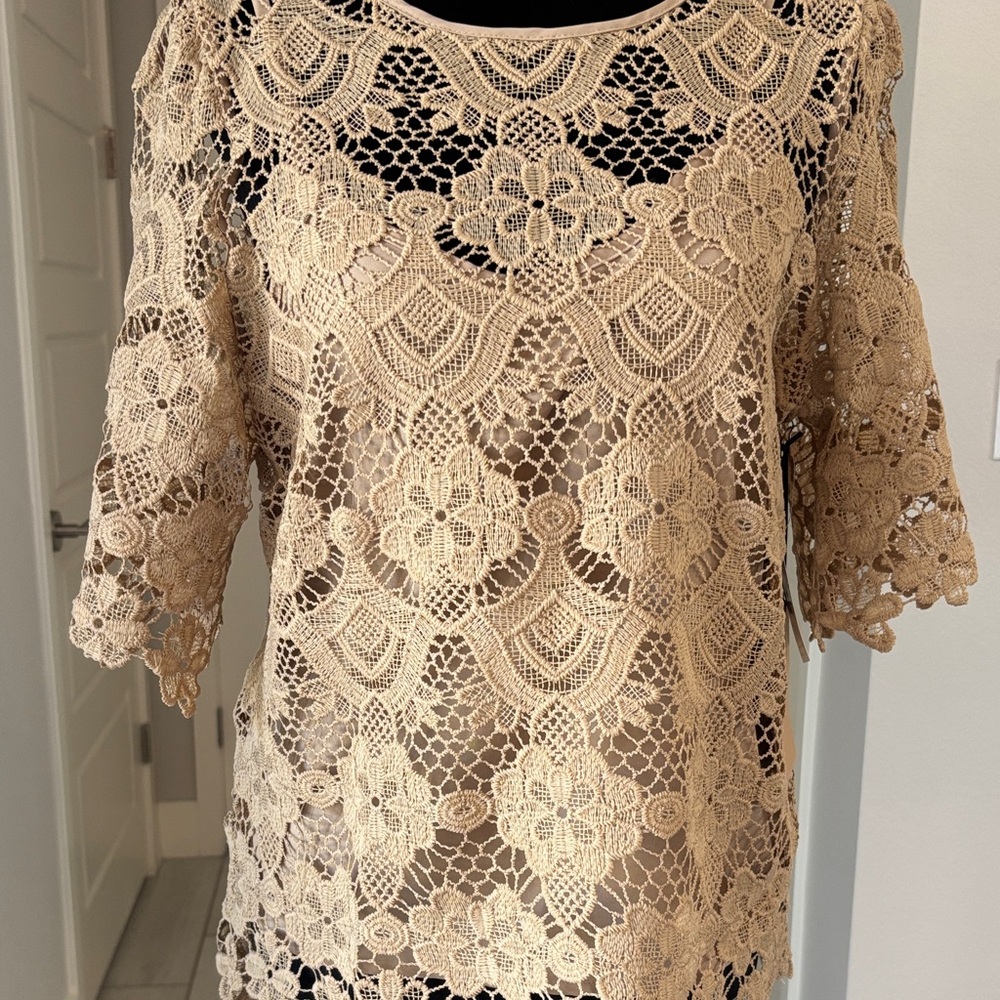 Halogen  Floral Lace Elbow Sleeve Top in Camel Size S NWT - Picture 3 of 9